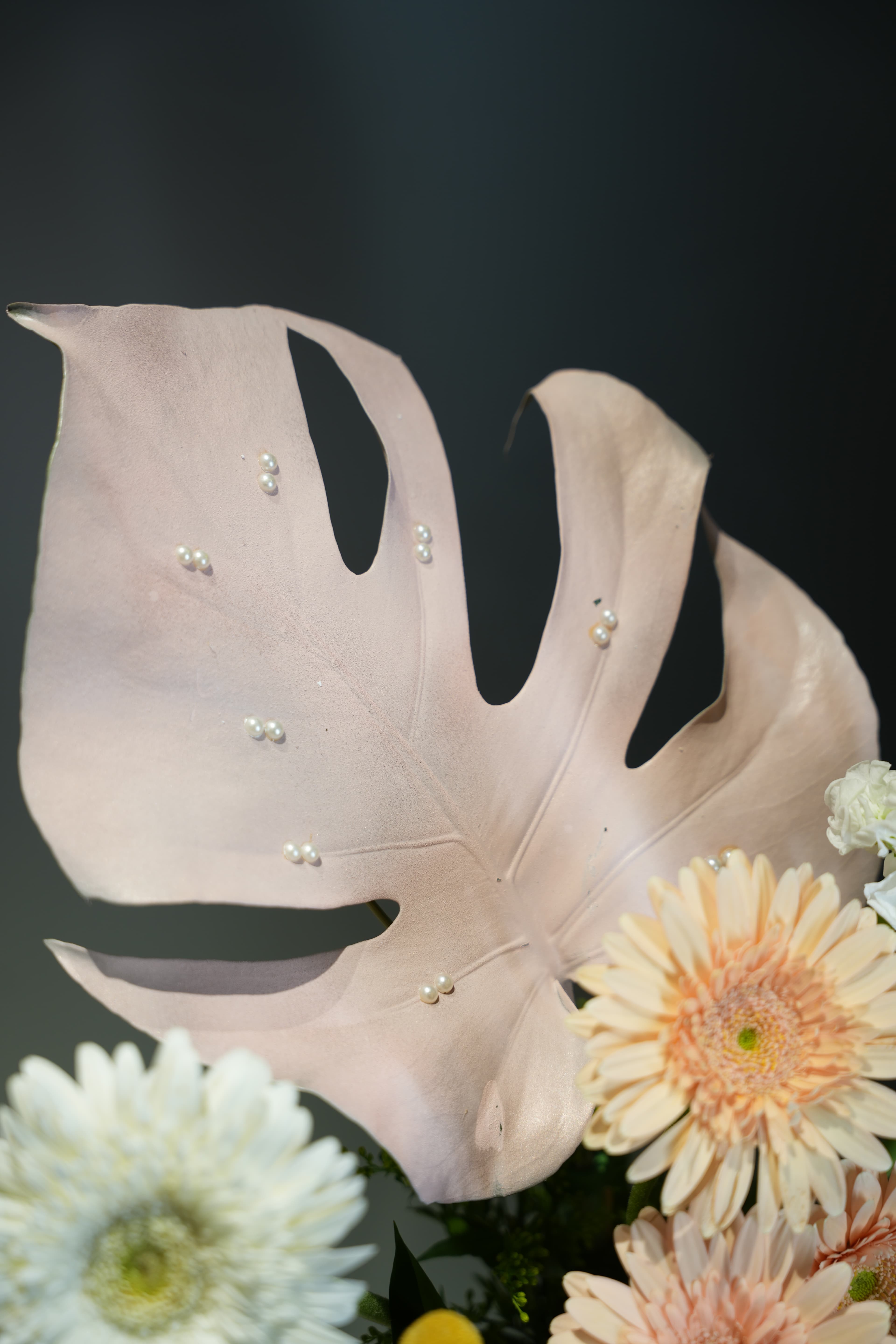 Elegance & Orchid Vase thumbnail 5